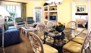 Hilton Grand Vacations Club at Seaworld International Center Hilton Grand Vacations Club at Seaworld International Center Living and Dining Areas